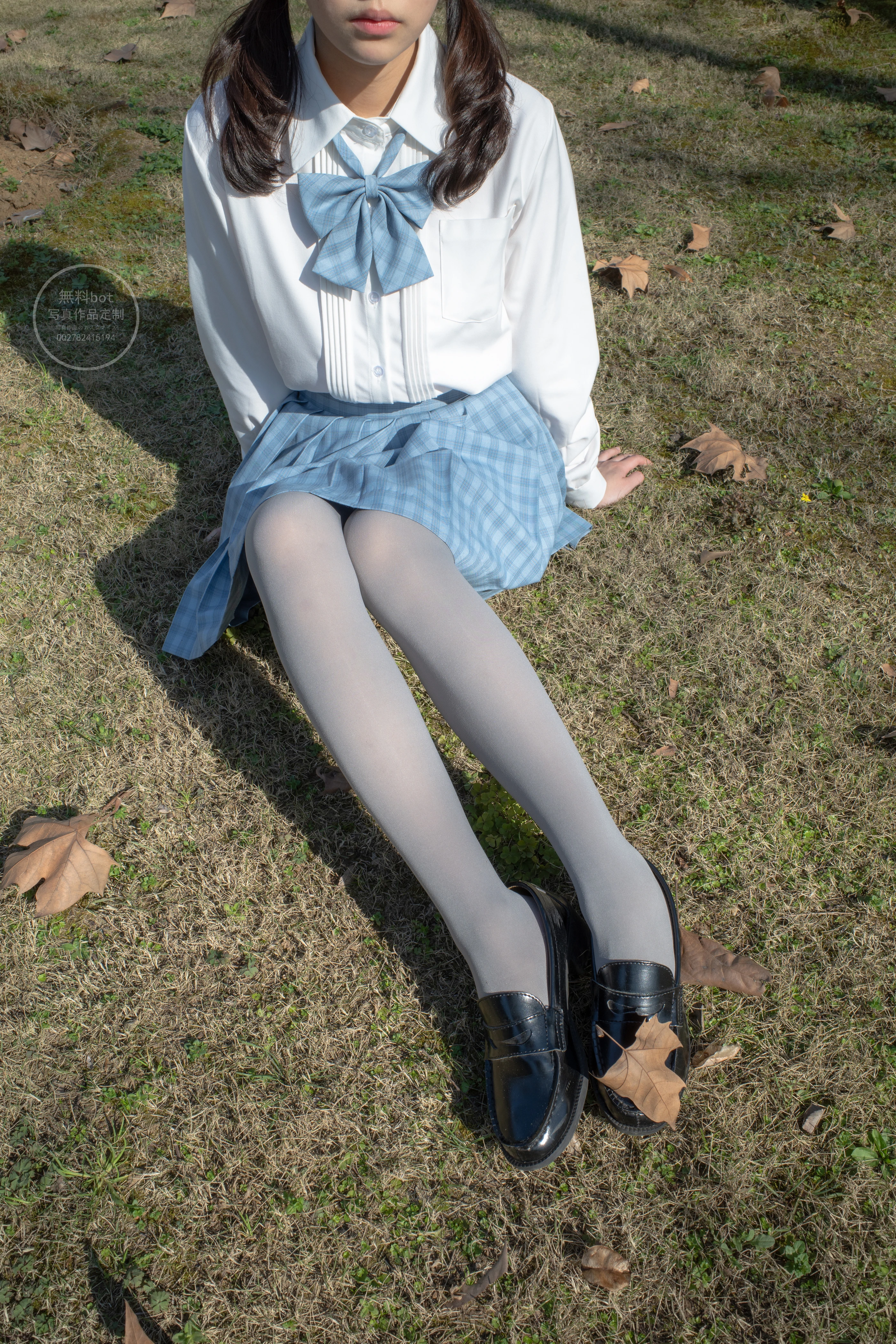 森萝财团 有料 NO.030 小香 户外公园里的JK制服灰丝美腿 [100P]插图